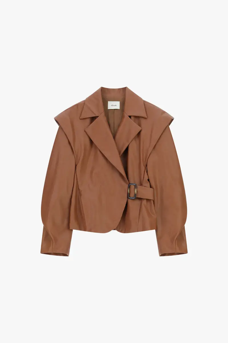 Giacca in ecopelle con spalle strutturate e cintura