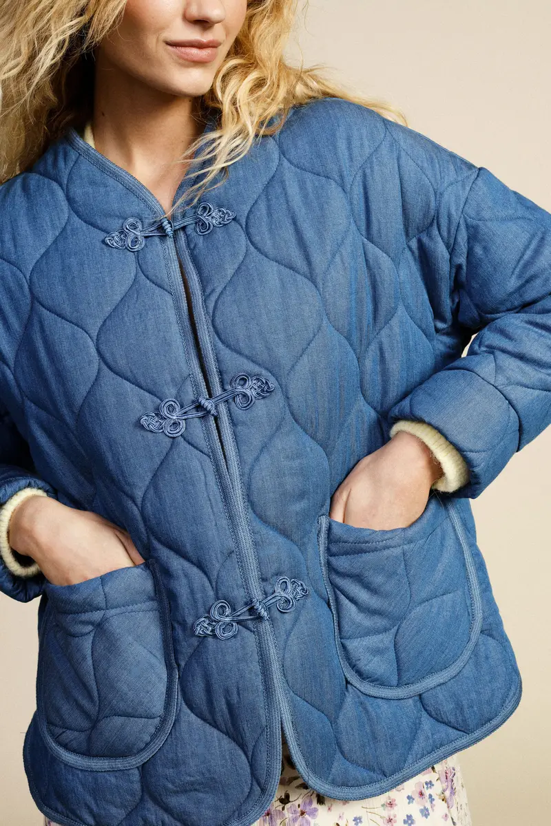 Giacca trapuntata con tasche applicate e alamari miniatura 3