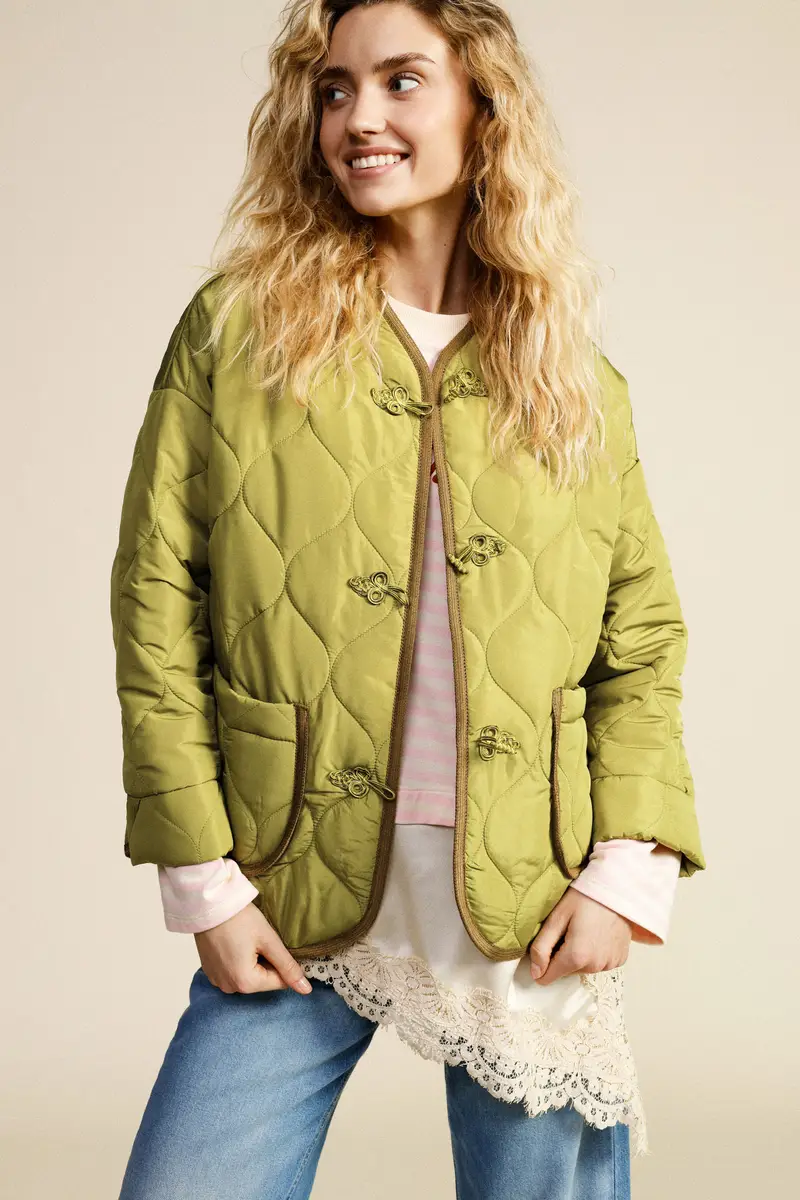 Giacca trapuntata con tasche e chiusura alamaro miniatura 2