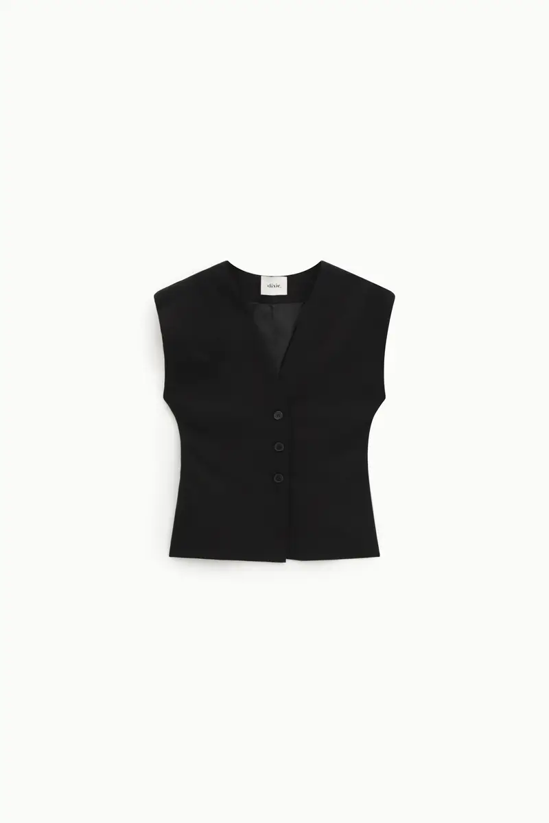 Gilet sfiancato con spalle ampie e bottoni