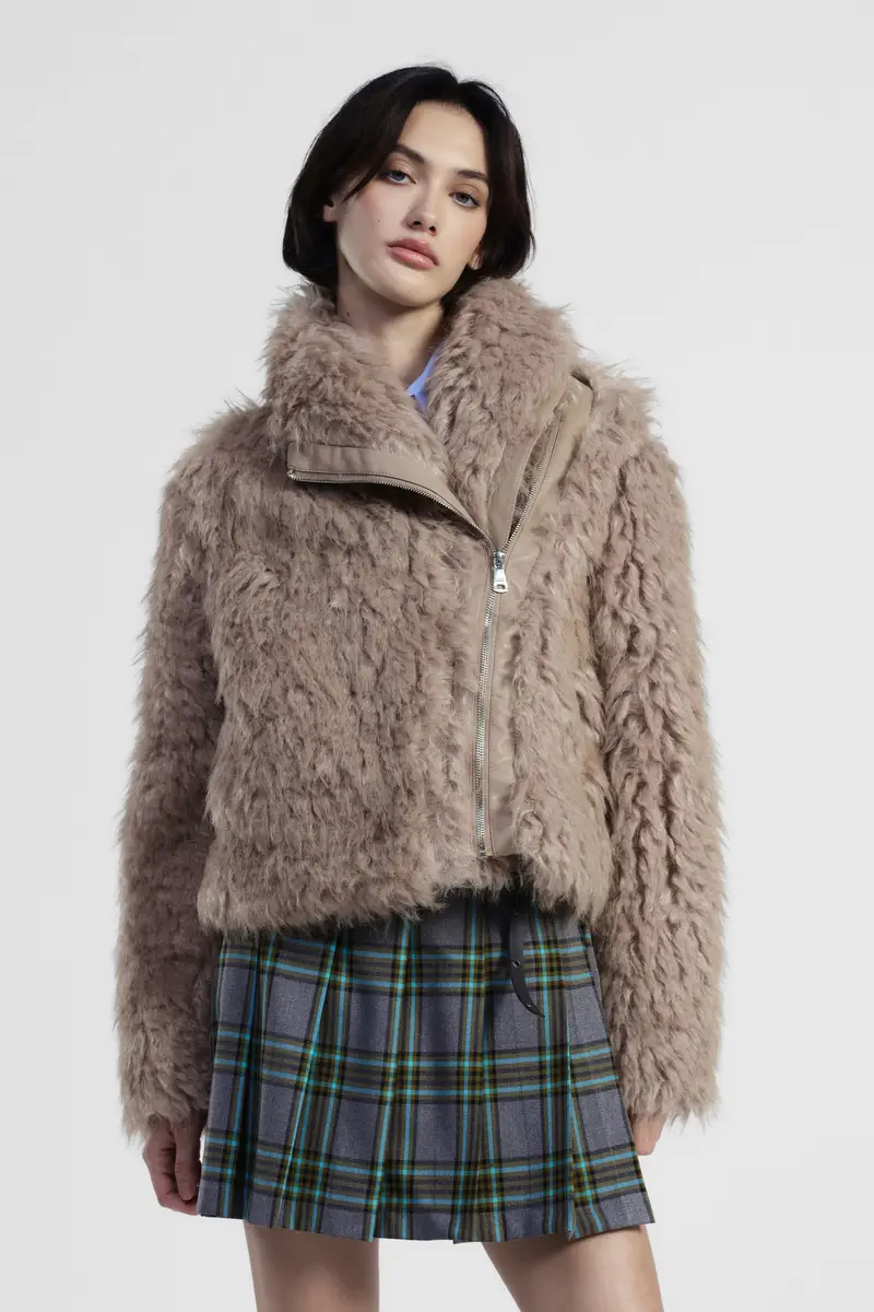 Giubbotto corto in pelliccia sintetica con zip laterale miniatura 2