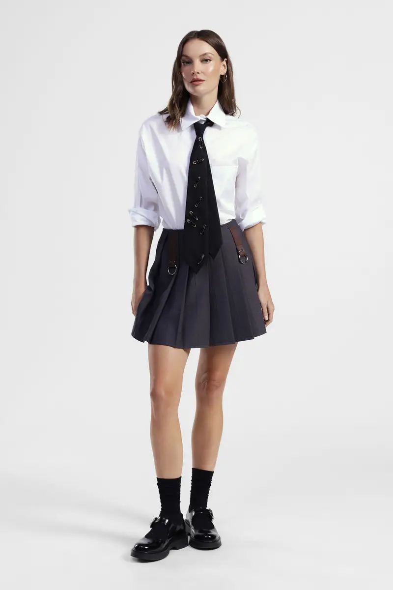 Gonna corta a pieghe con dettagli cinturini miniatura 2