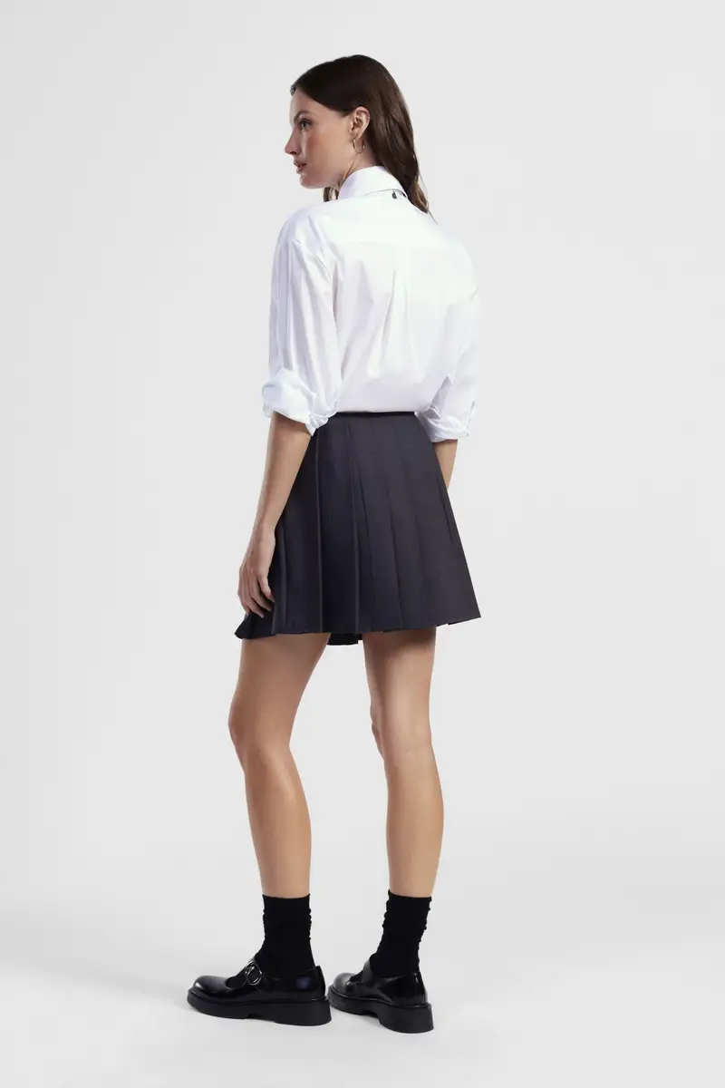 Gonna corta a pieghe con dettagli cinturini miniatura 3