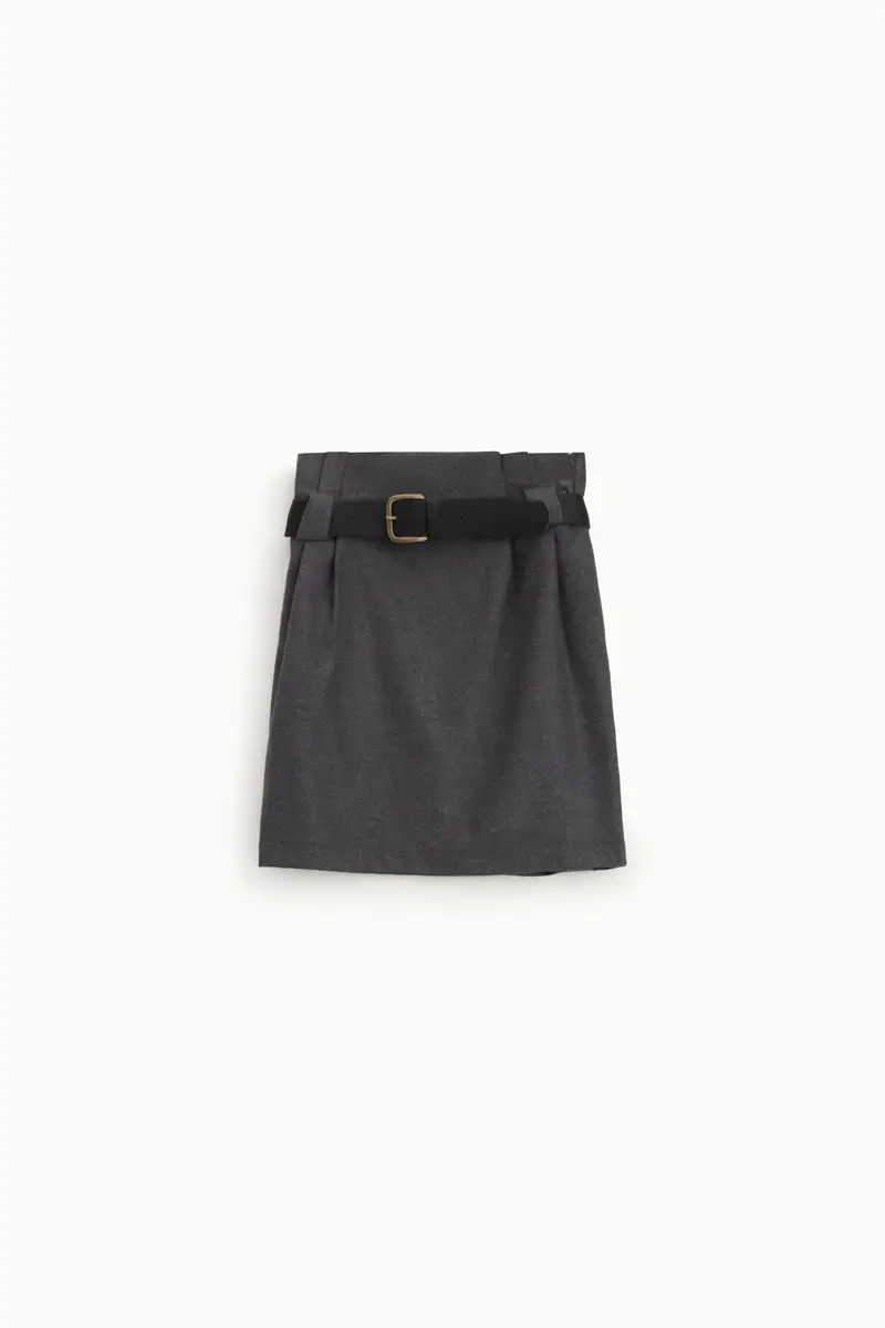 Gonna corta con cintura e pieghe frontali