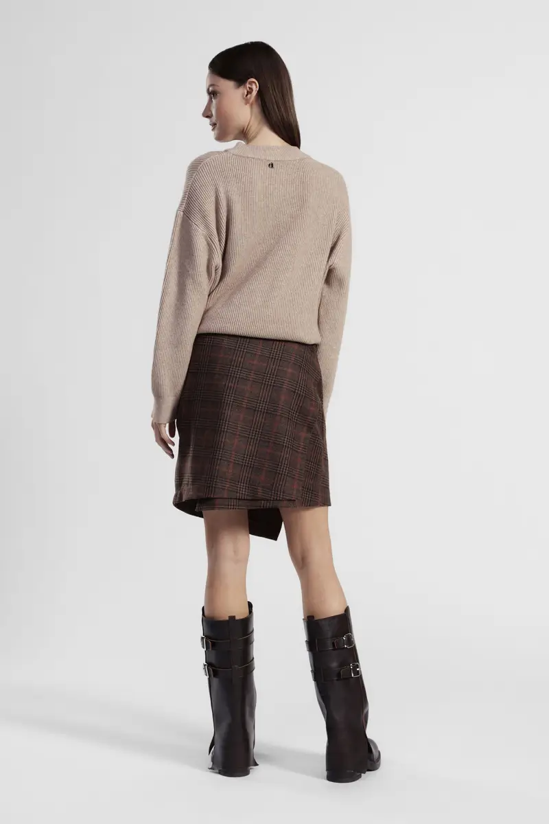 Gonna corta con motivo check e orlo asimmetrico miniatura 3