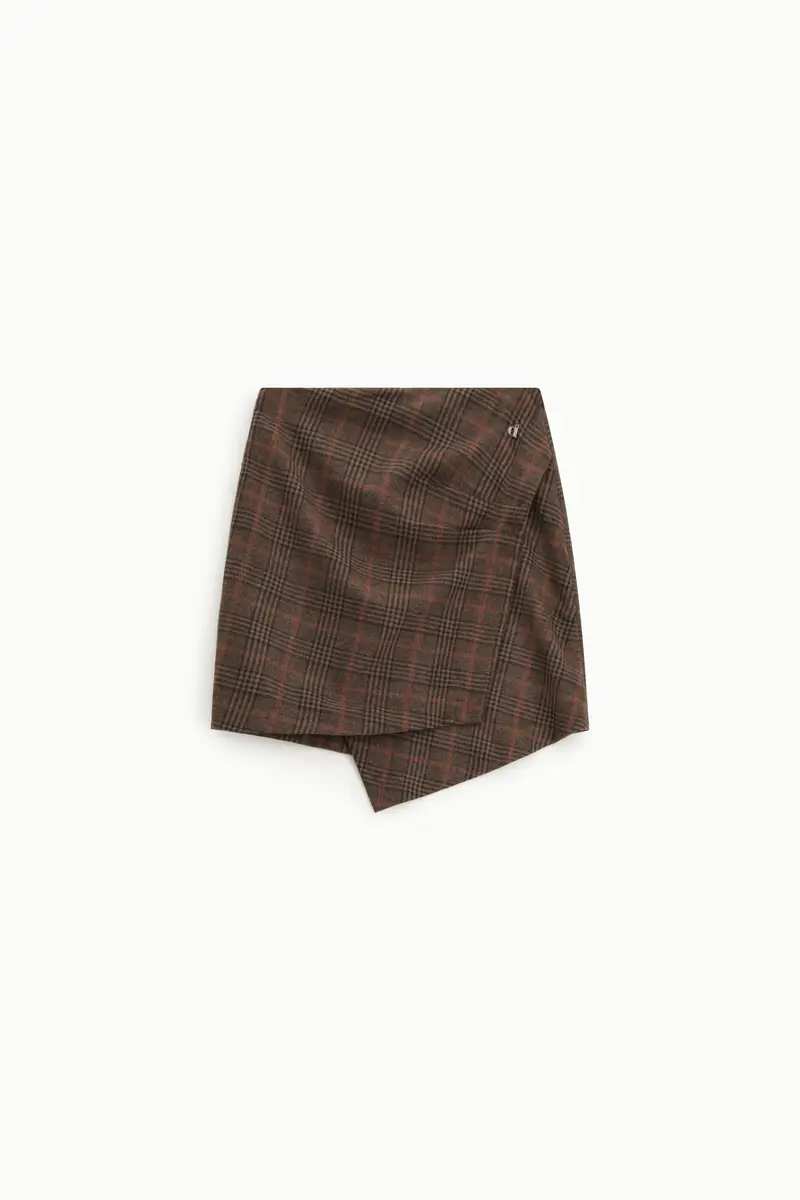 Gonna corta con motivo check e orlo asimmetrico