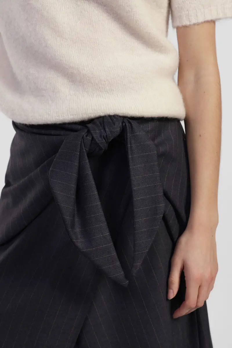 Gonna midi con nodo frontale e spacco miniatura 4