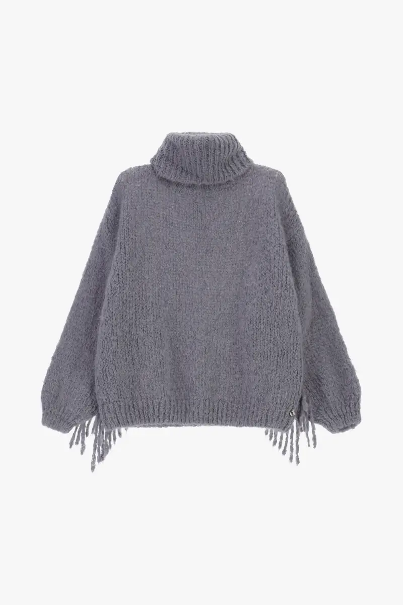 Maglione a collo alto con maniche lunghe e frange laterali