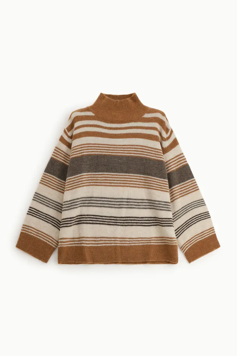 Maglione a righe con collo alto e maniche lunghe