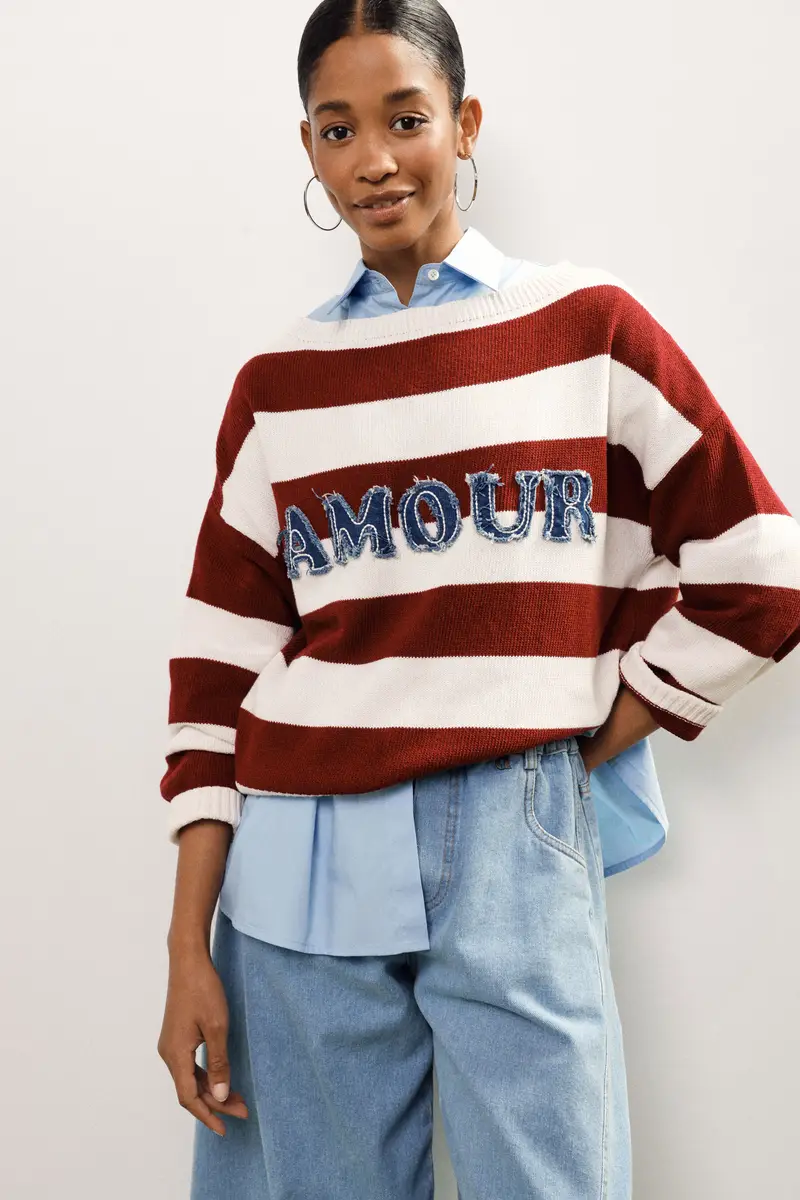 Maglione a righe con scritta frontale e girocollo miniatura 3