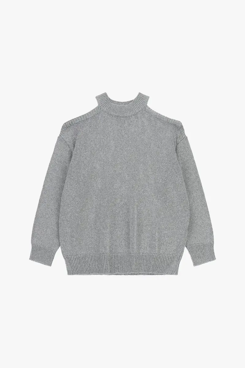 Maglione con spalle scoperte e maniche lunghe