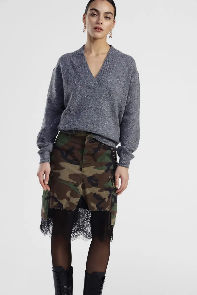 Maglione girocollo a maniche lunghe con scollo a v