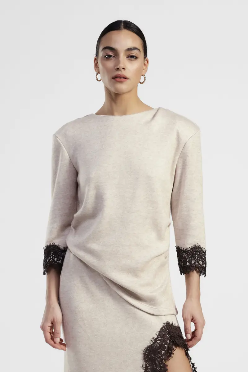 Maglione girocollo con maniche tre quarti e inserti pizzo