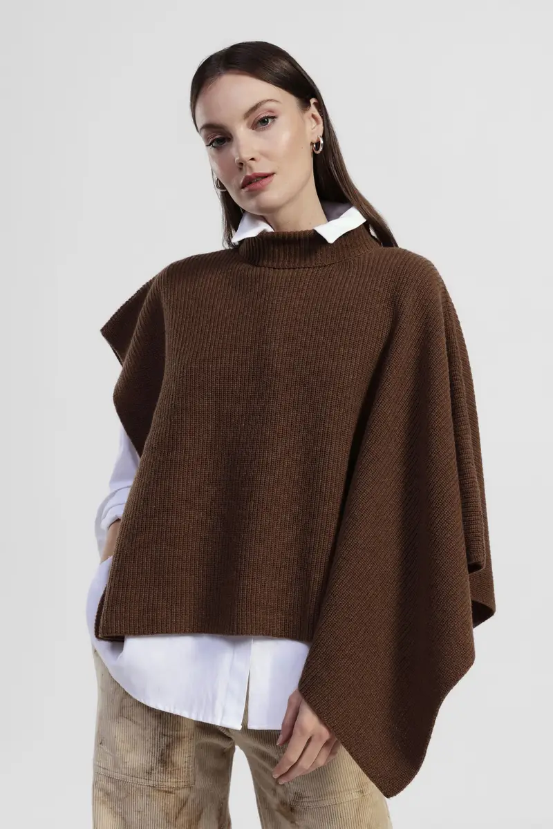 Maglione poncho lavorazione a coste collo alto miniatura 2