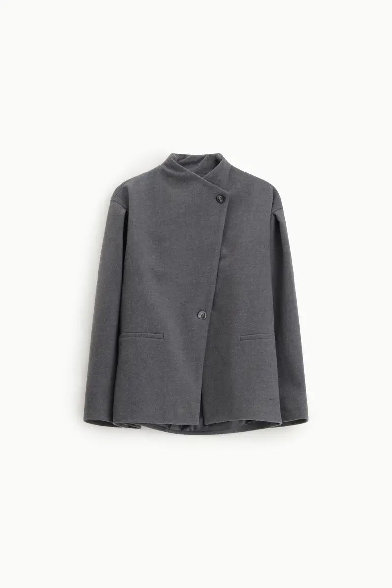 Outer jacket monopetto con collo asimmetrico