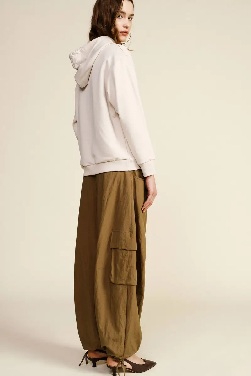 Pantaloni ampi con tasche laterali e fondo regolabile miniatura 3