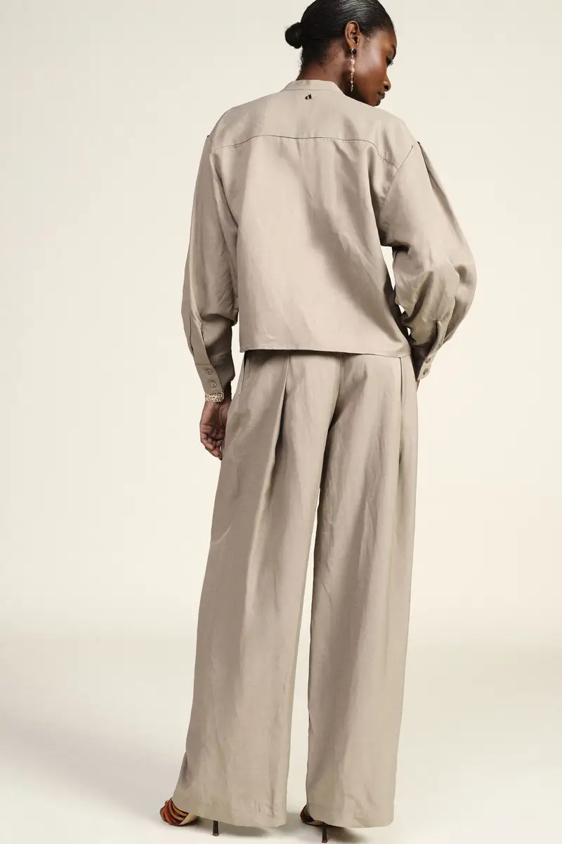 Pantaloni palazzo vita alta con pince e cintura miniatura 3