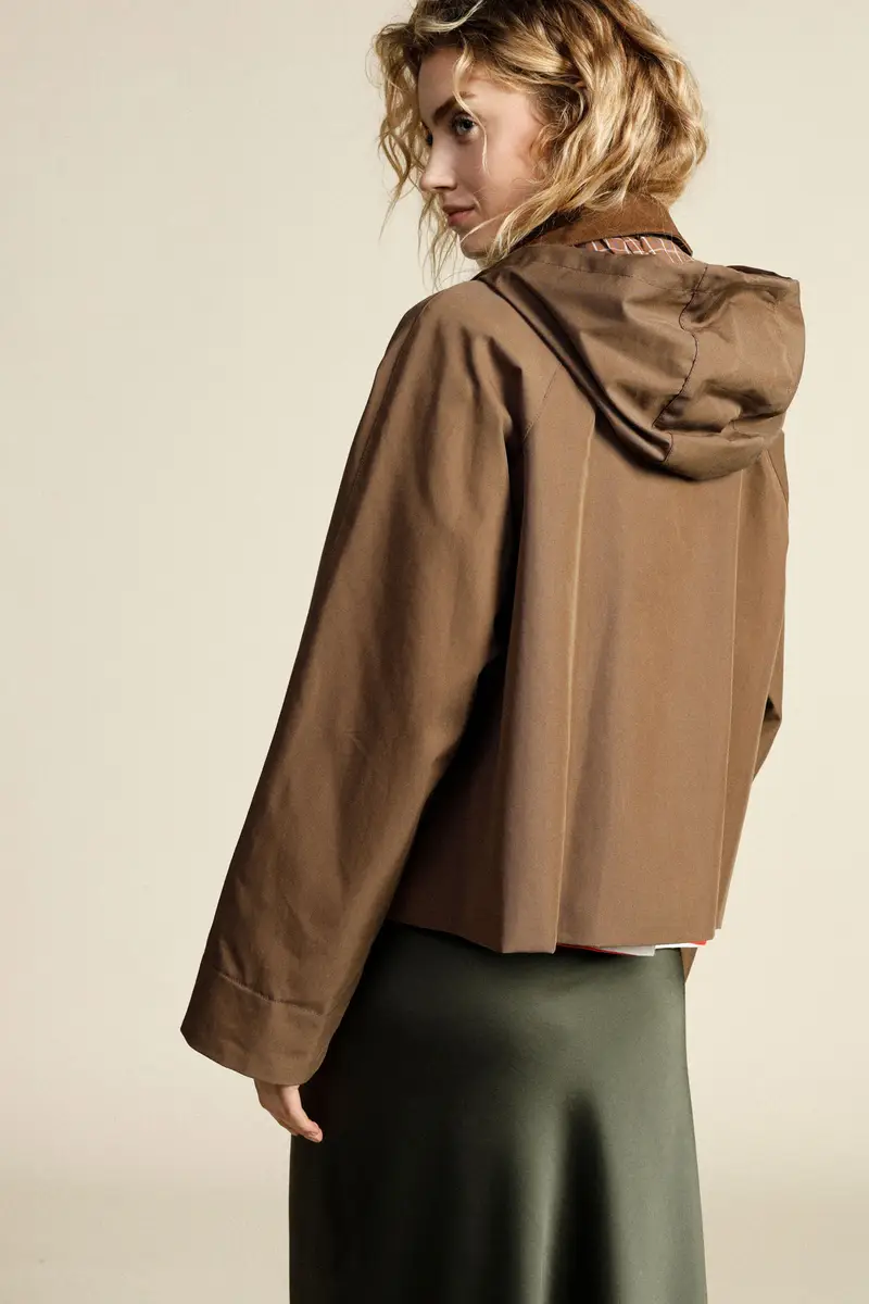 Parkas corta con tasche applicate e collo a contrasto miniatura 3