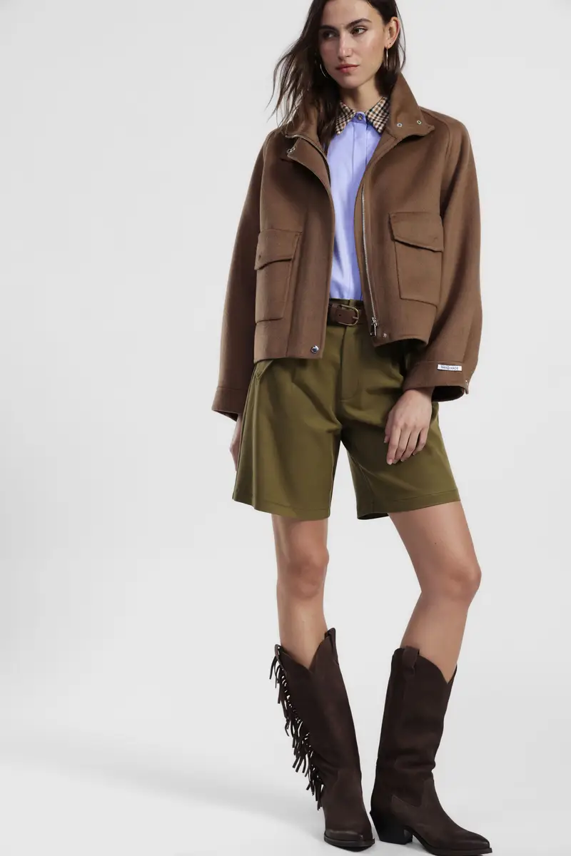 Shorts a gamba dritta con cintura e tasche miniatura 2