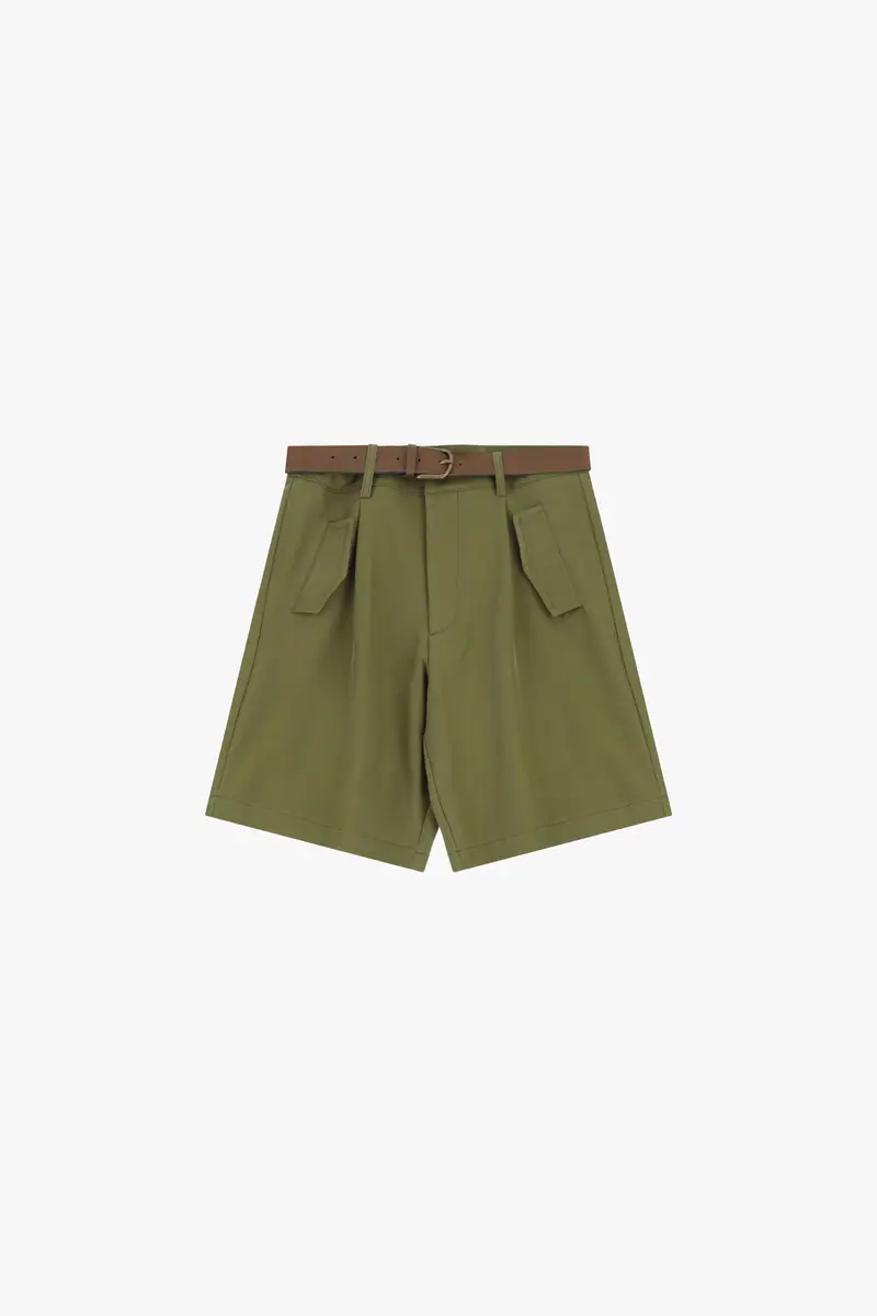 Shorts a gamba dritta con cintura e tasche