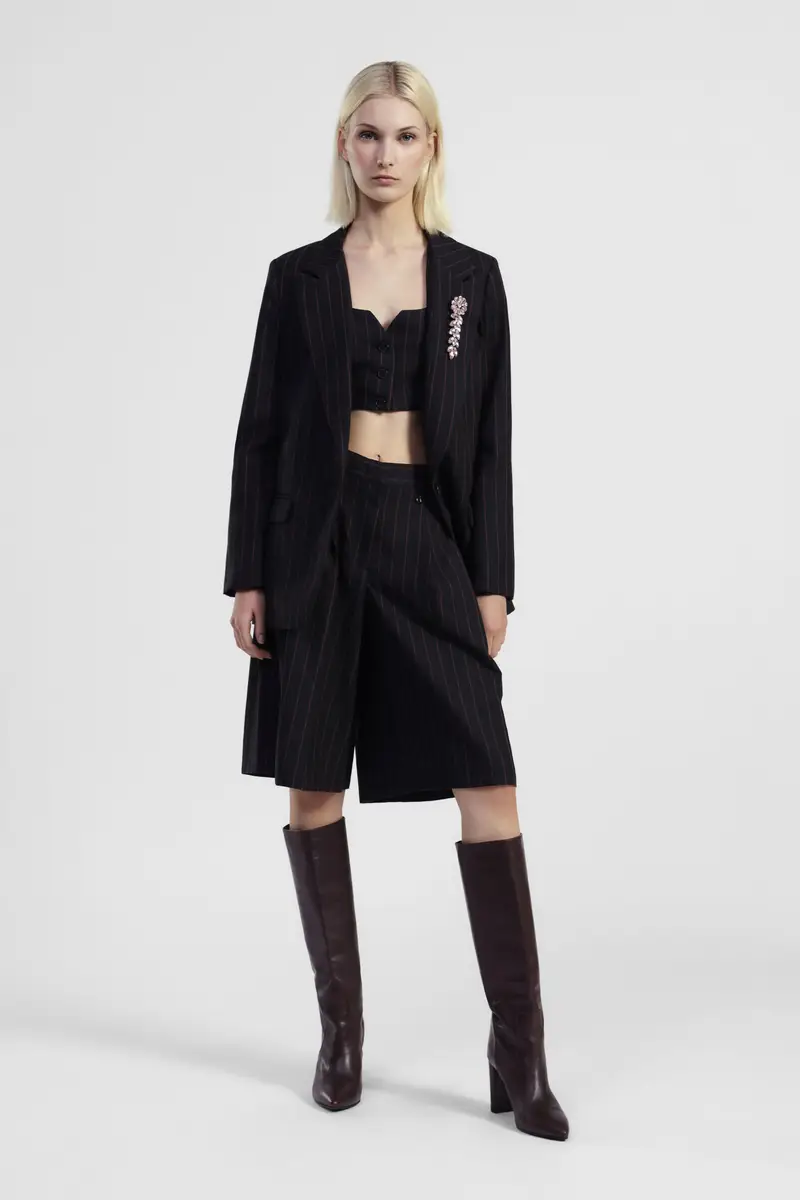 Shorts a righe con cintura e lunghezza al ginocchio miniatura 2