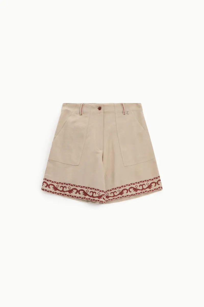 Shorts alla ginocchio con tasche frontali e bordi stampati
