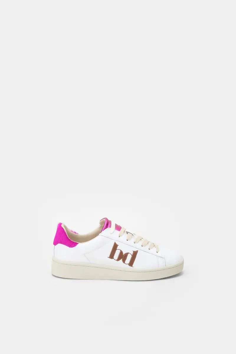 Sneakers con linguetta posteriore a contrasto