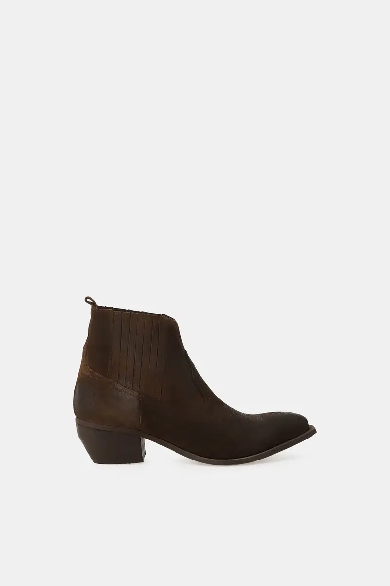 Stivaletti punta affusolata e inserti elastici