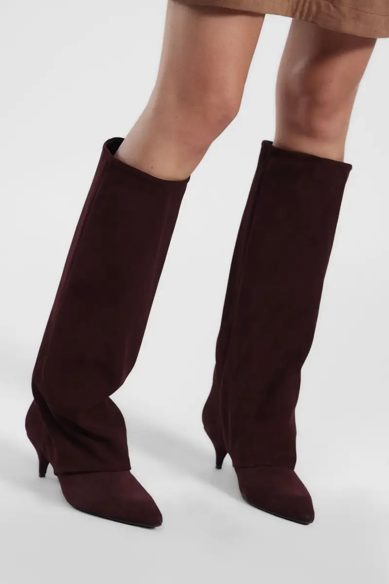 Stivali alti con punta affusolata e tacco basso miniatura 2