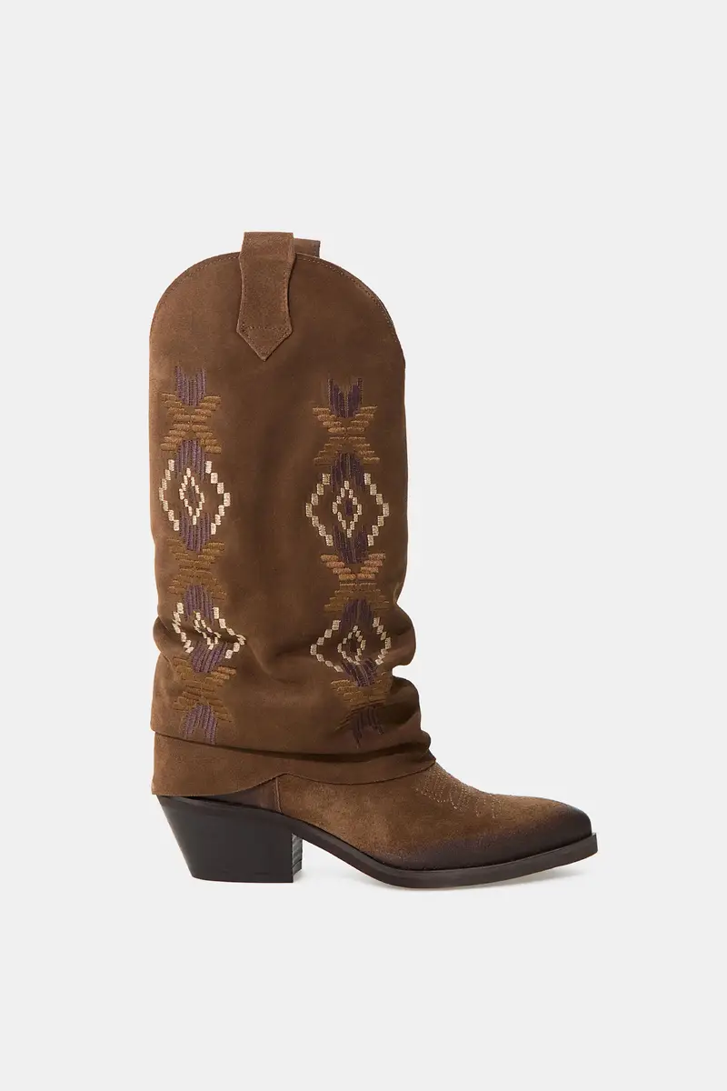 Stivali ricamati con tacco largo