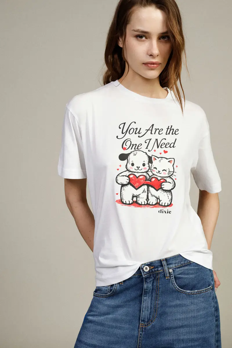 T-shirt stampa cuori con maniche corte