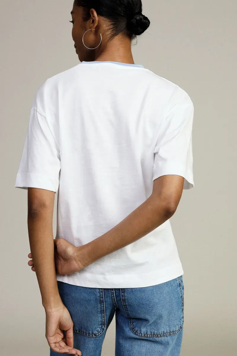 T-shirt stampa orsetto con girocollo a contrasto miniatura 3