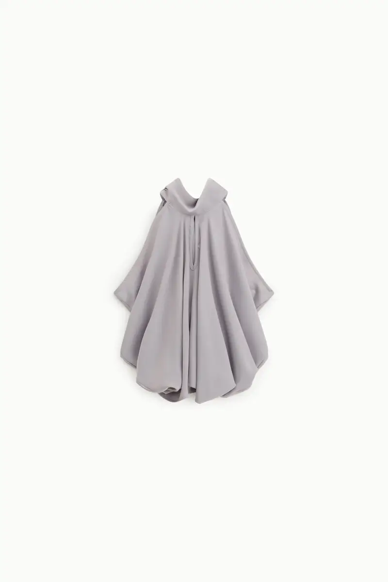 Top con drappeggio ampio e collo morbido