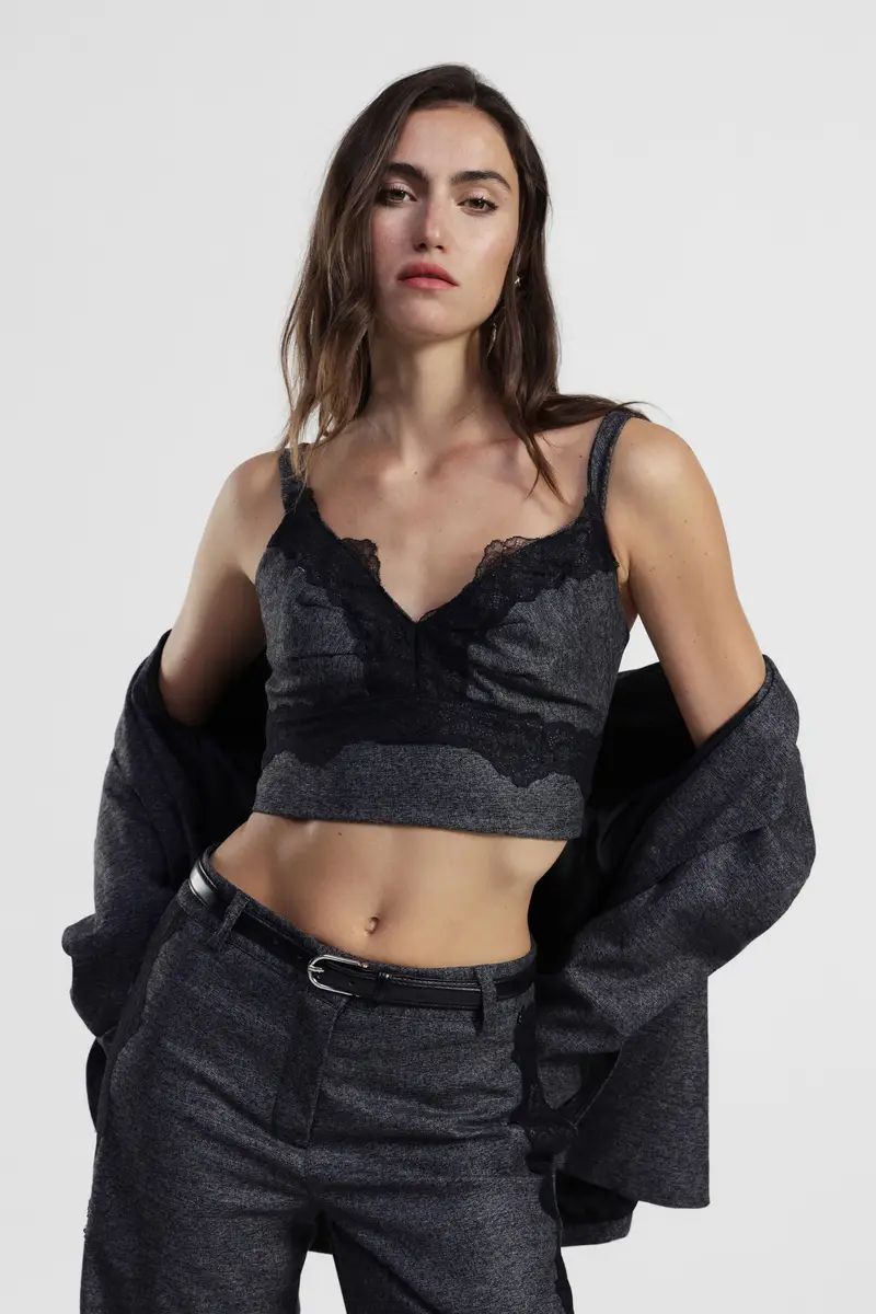 Top corto con spalline e bordo in pizzo miniatura 2