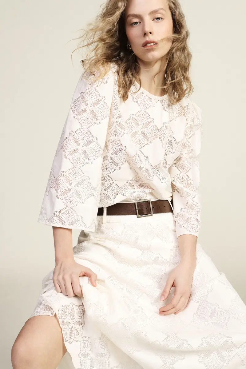 Top ricamato con maniche ampie e girocollo miniatura 2