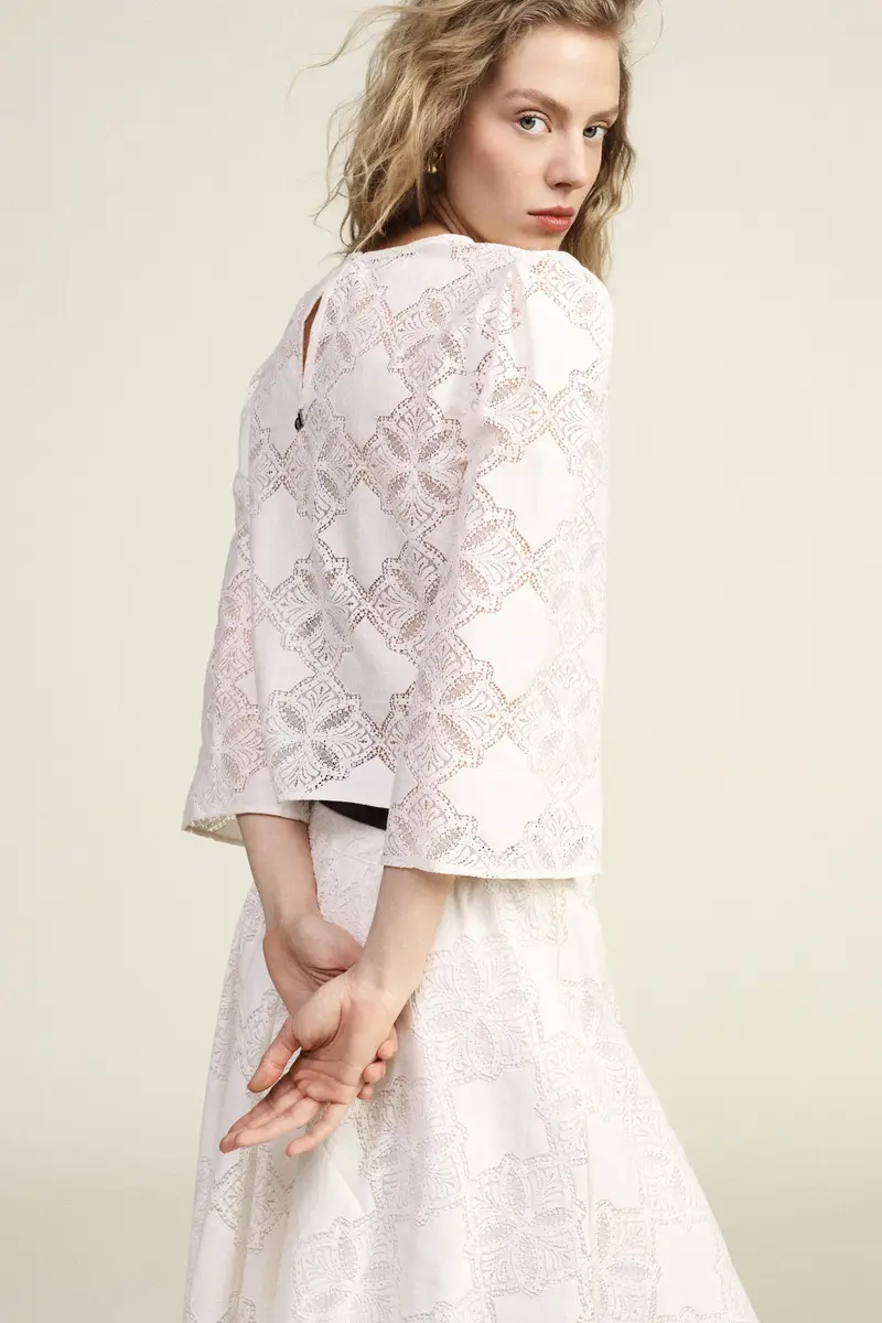 Top ricamato con maniche ampie e girocollo miniatura 3