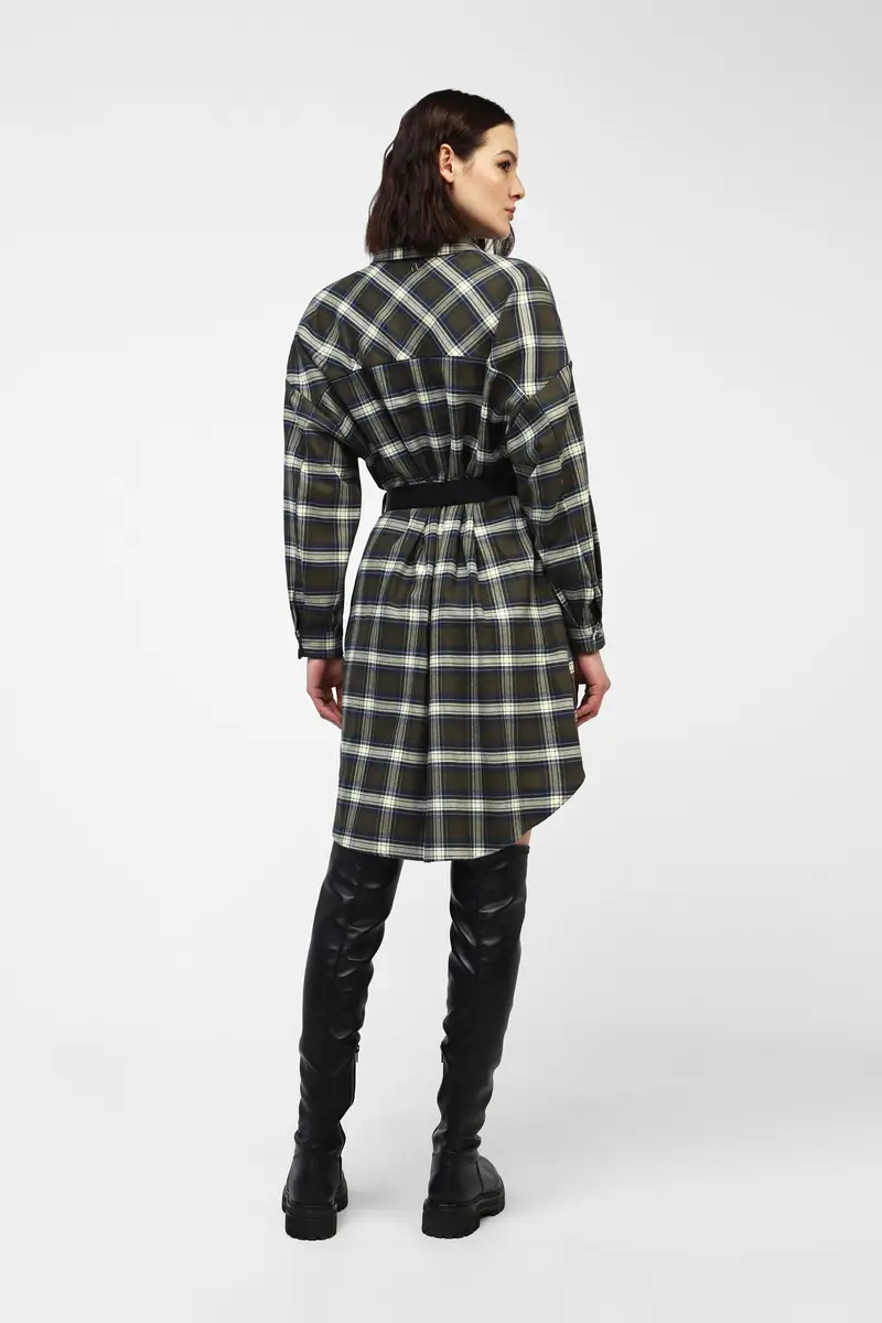 Vestito camicia a quadri con cintura e spilla miniatura 3