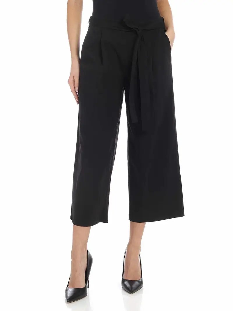 Pantalone crop nero con fiocco in vita