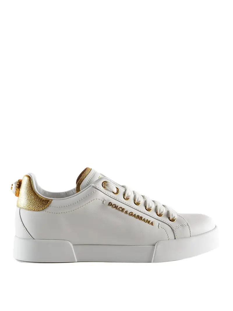 Sneaker bianca in pelle con perla logata Bianco