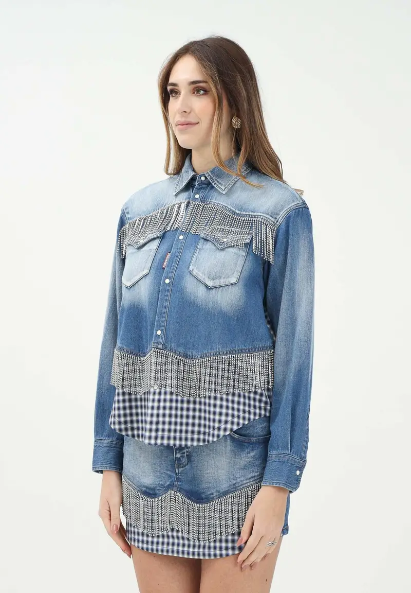 Camicia a manica lunga in denim blu per donna e bambina con inserti in tessuto e strass