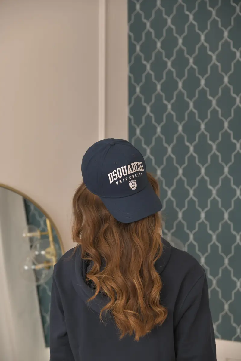 DSQUARED2 Cappello con visiera blu da donna caratterizzato da stampa logo stile college miniatura 2