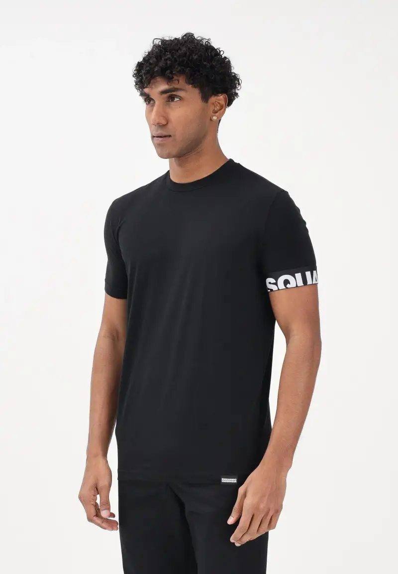 T-shirt a manica corta nera da uomo con manica logata