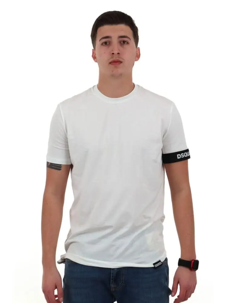 tshirt bianca uomo logo sul braccio