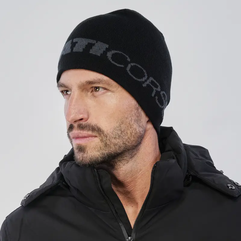 Berretto nero da uomo con maxi logo