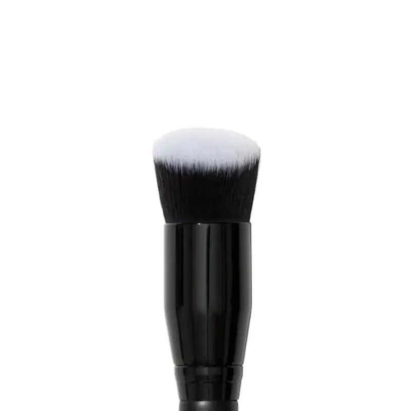 e.l.f. Camo Liquid Blush Brush, pennello da blush ad angolo, ideale per applicare e sfumare i colori sulle guance, setole dense e morbide, prodotto vegano e non testato sugli animali miniatura 2