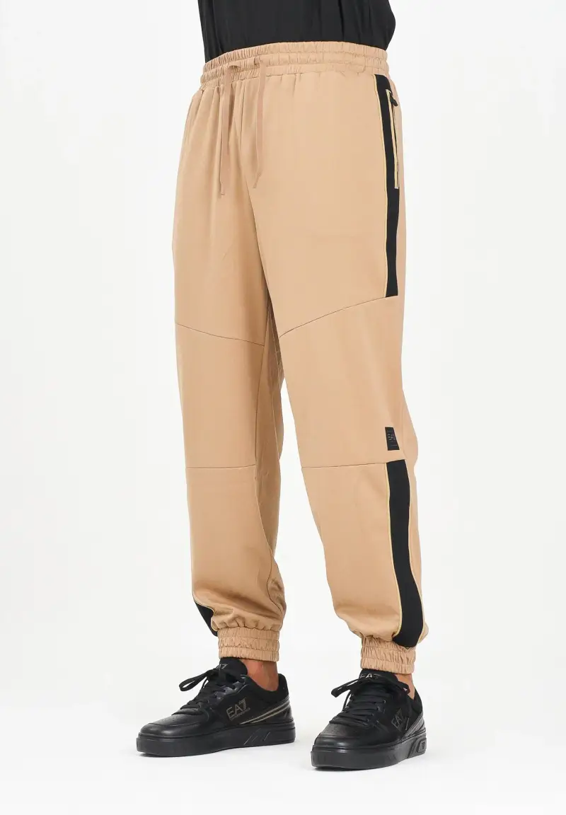 Pantalone sportivo beige da uomo con bande laterali e logo