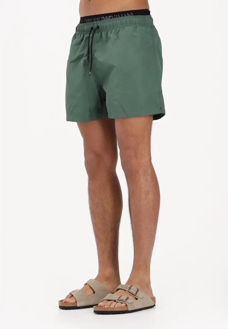 Shorts mare verde da uomo con coulisse a contrasto nera