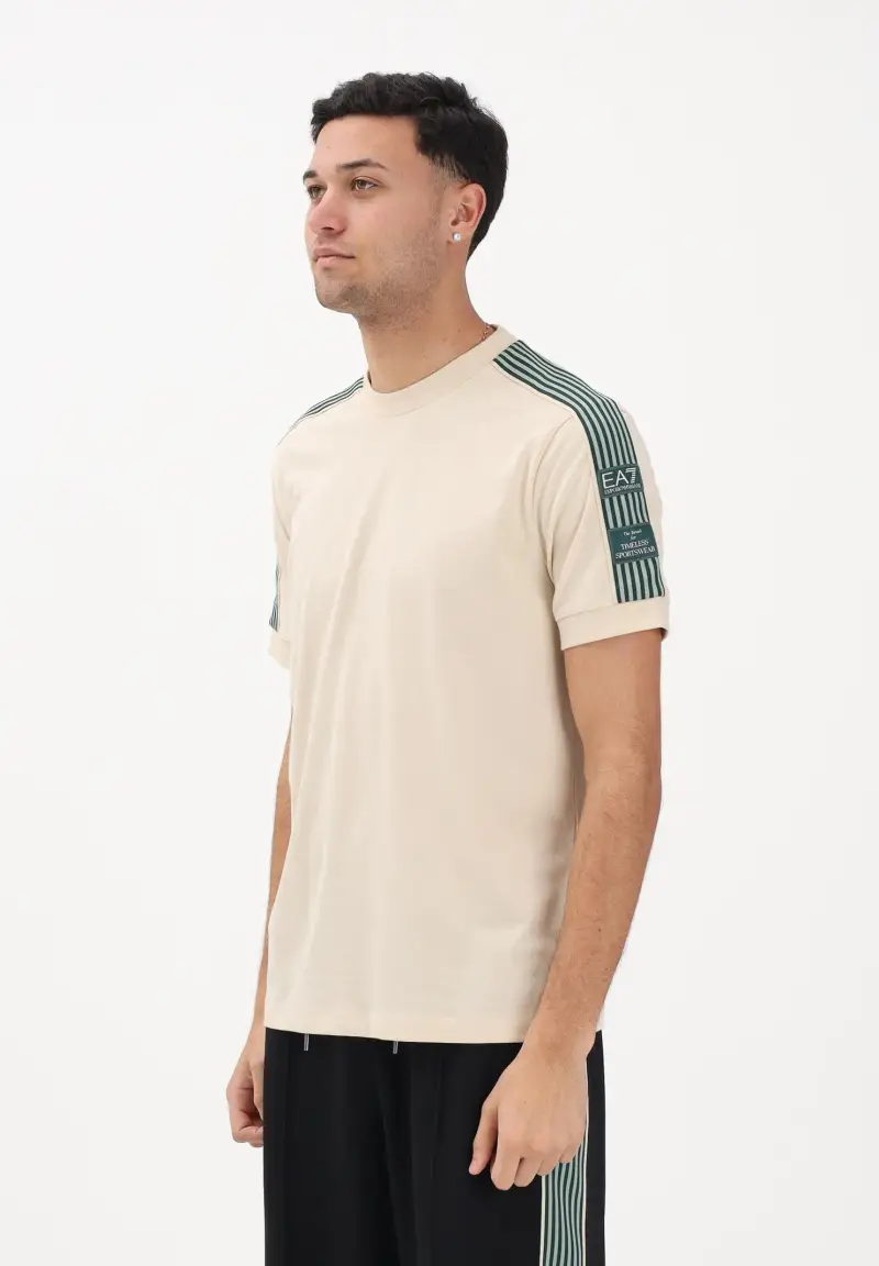 T-shirt a manica corta beige da uomo con dettaglio in gors sulle spalle e logo EA7