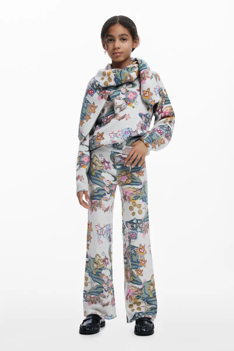 Elastic pants with patterns