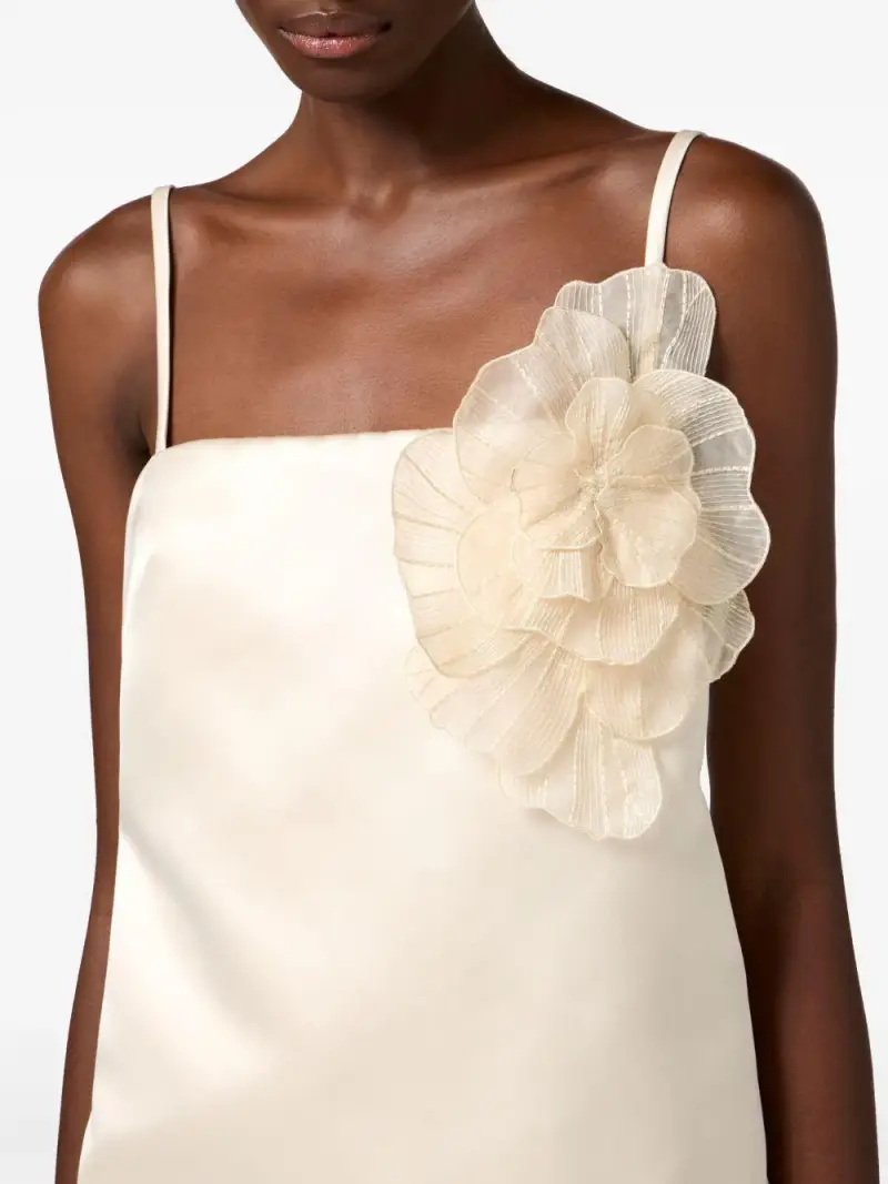 Abito burro in duchesse con fiore ricamato miniatura 2